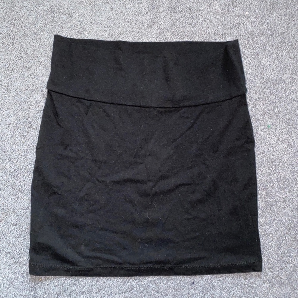 Black bodycon/mini skirt 🎵🎉
